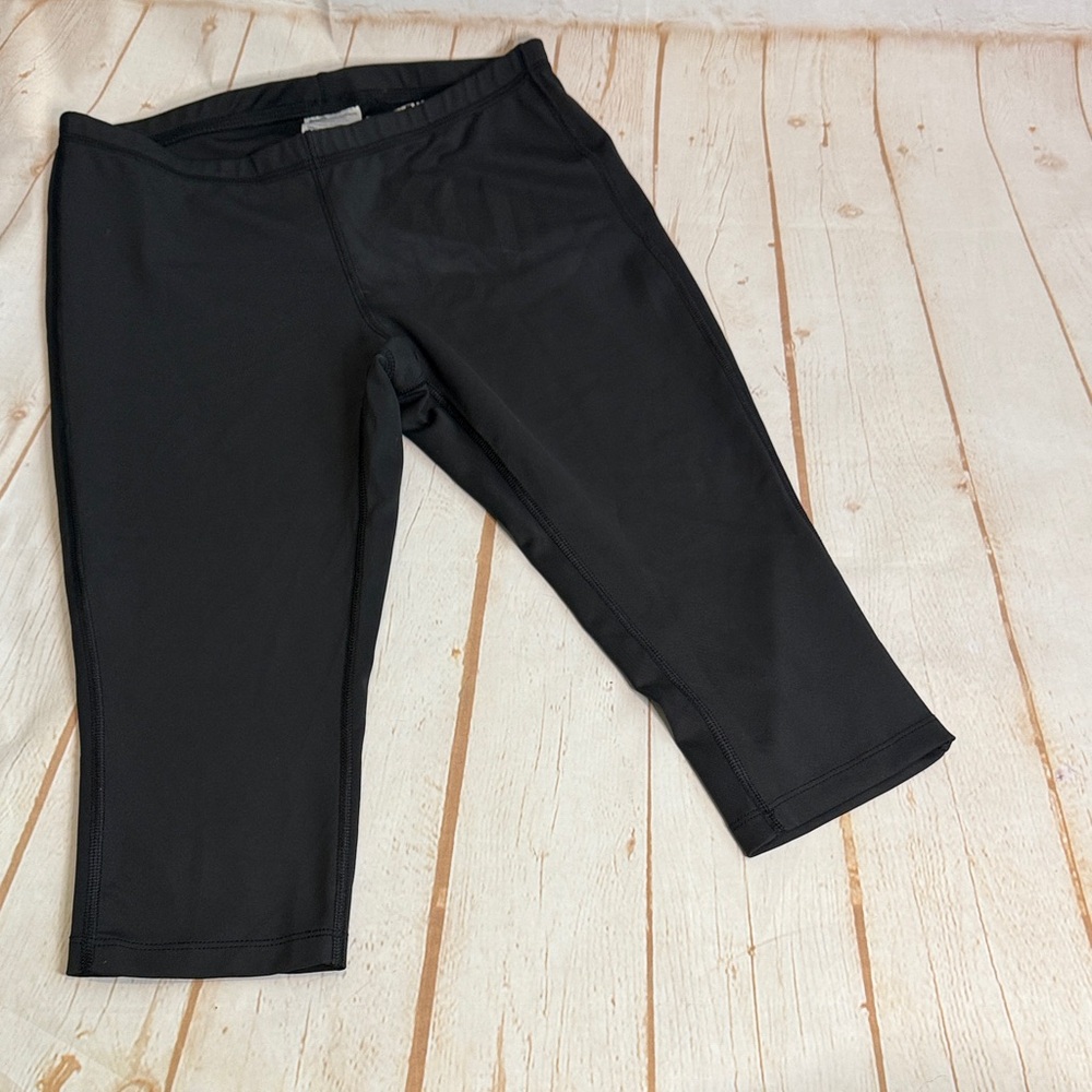 New Balance Women’s Black Poly Spandex Stretch Cropped Leggings